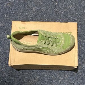 Earth Origins Olive Lace-Up Sneakers
